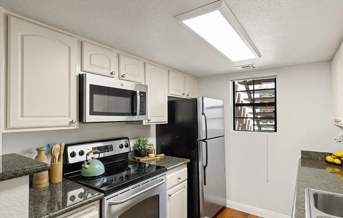 12055 Alta Carmel Ct - Photo 6 of 21