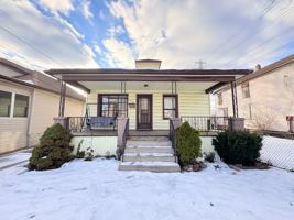 featured image of 879 Felix Ave