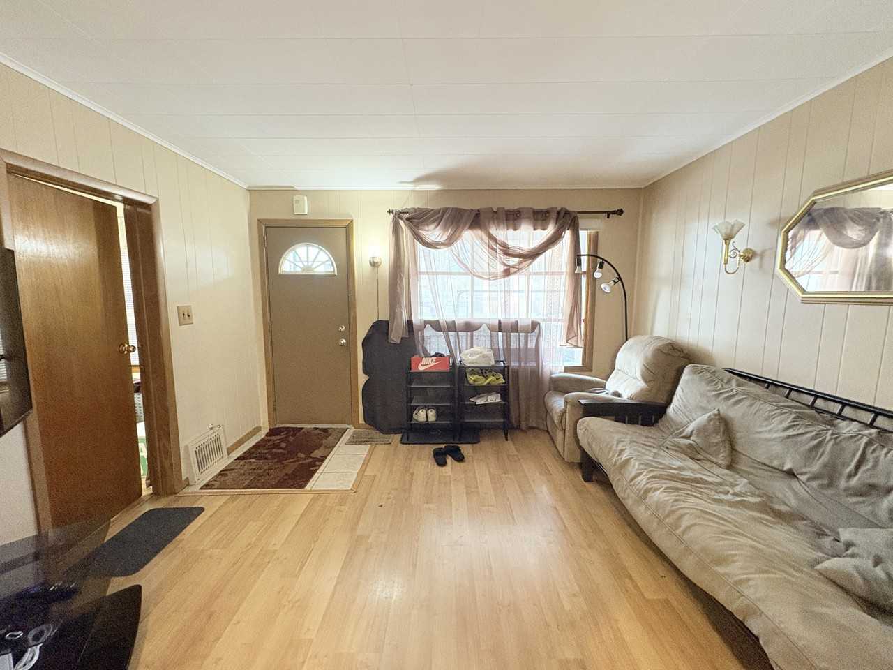 879 Felix Ave - Photo 5 of 28