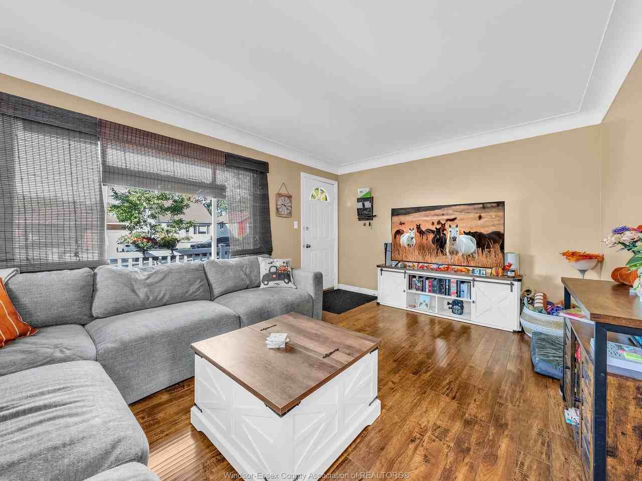 2436 Meldrum Rd - Photo 3 of 19