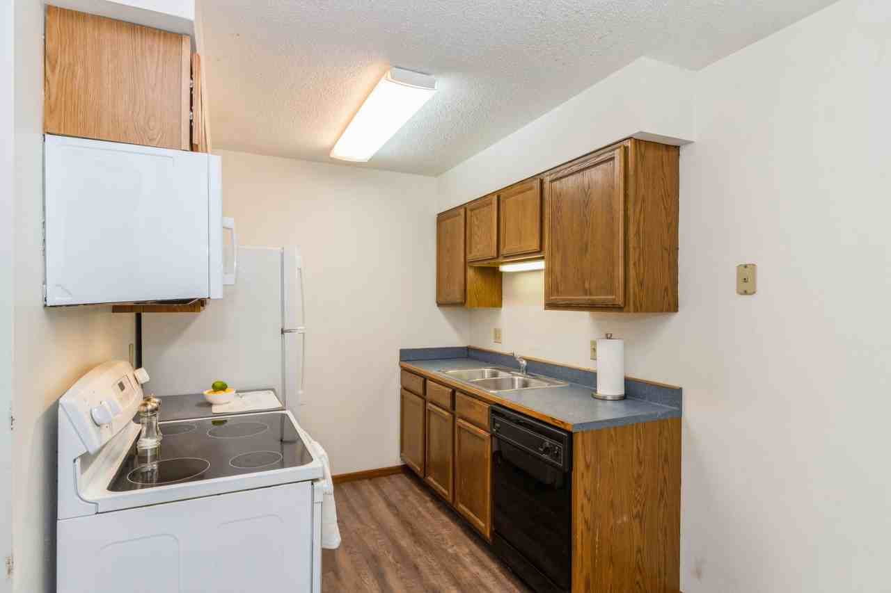 808 Oakcrest Street - Photo 2 of 8