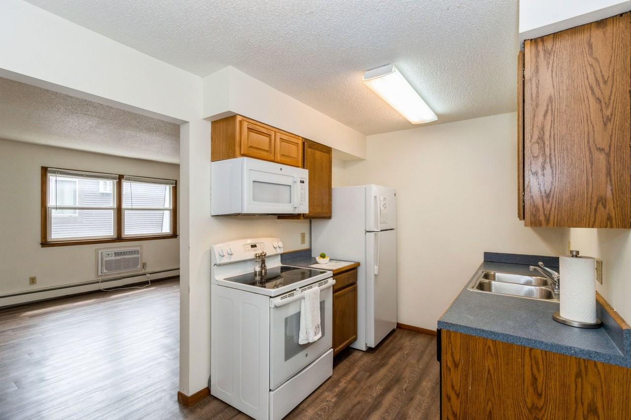 808 Oakcrest Street - Photo 3 of 8