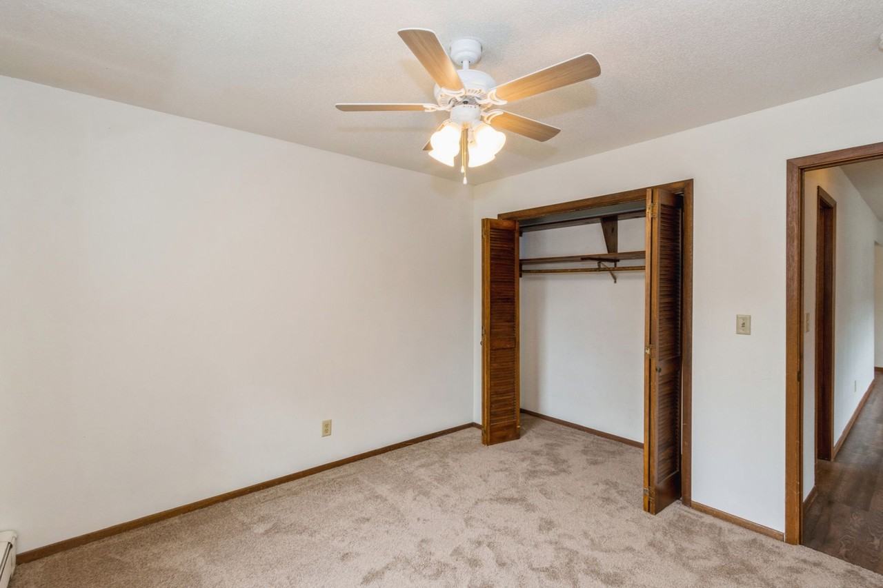 808 Oakcrest Street - Photo 5 of 8