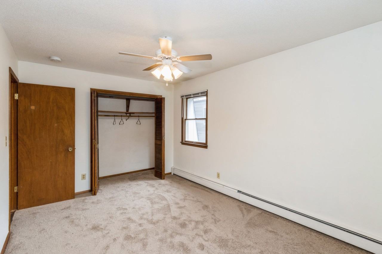 808 Oakcrest Street - Photo 7 of 8