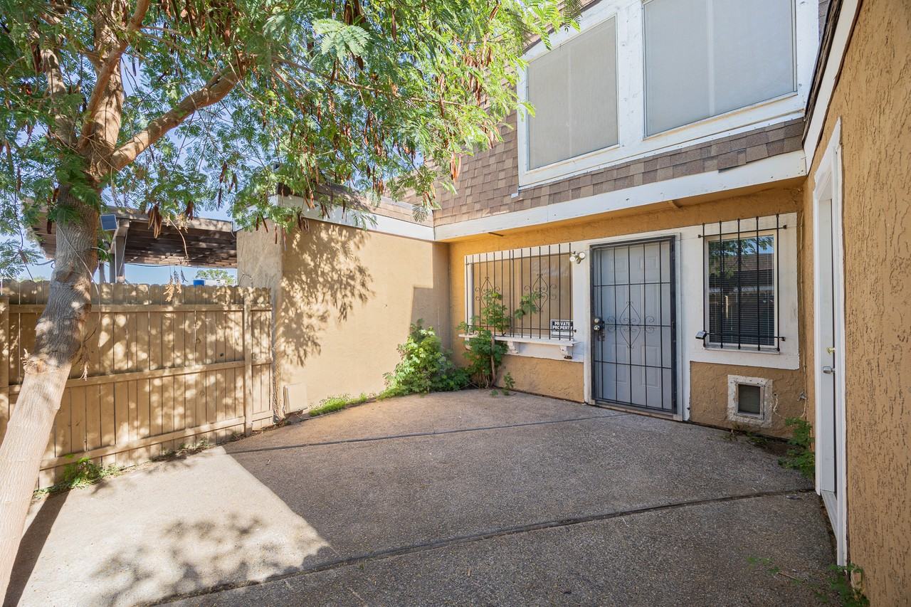 8445 N 34th Ave - Photo 2 of 16