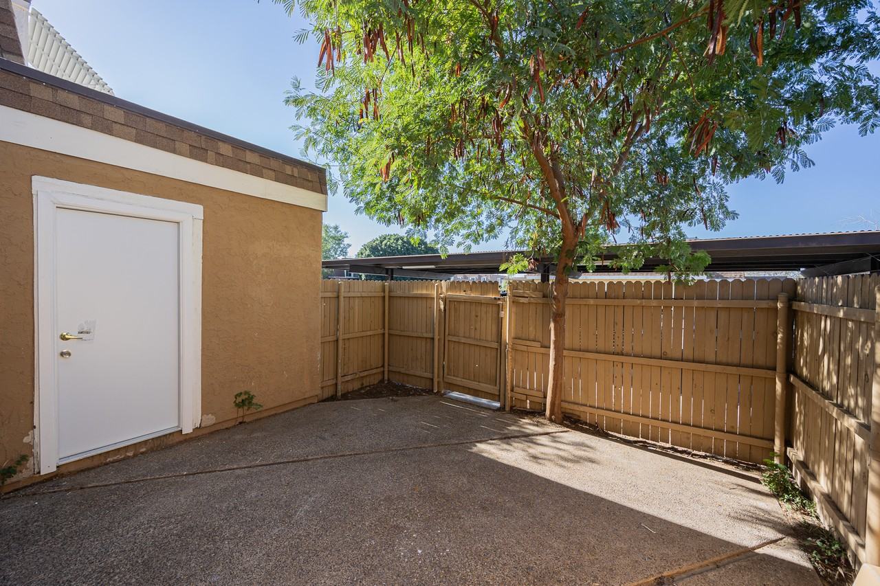 8445 N 34th Ave - Photo 3 of 16