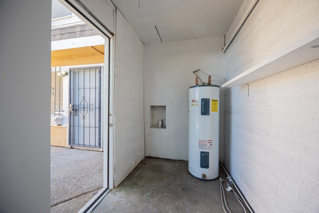 8445 N 34th Ave - Photo 4 of 16