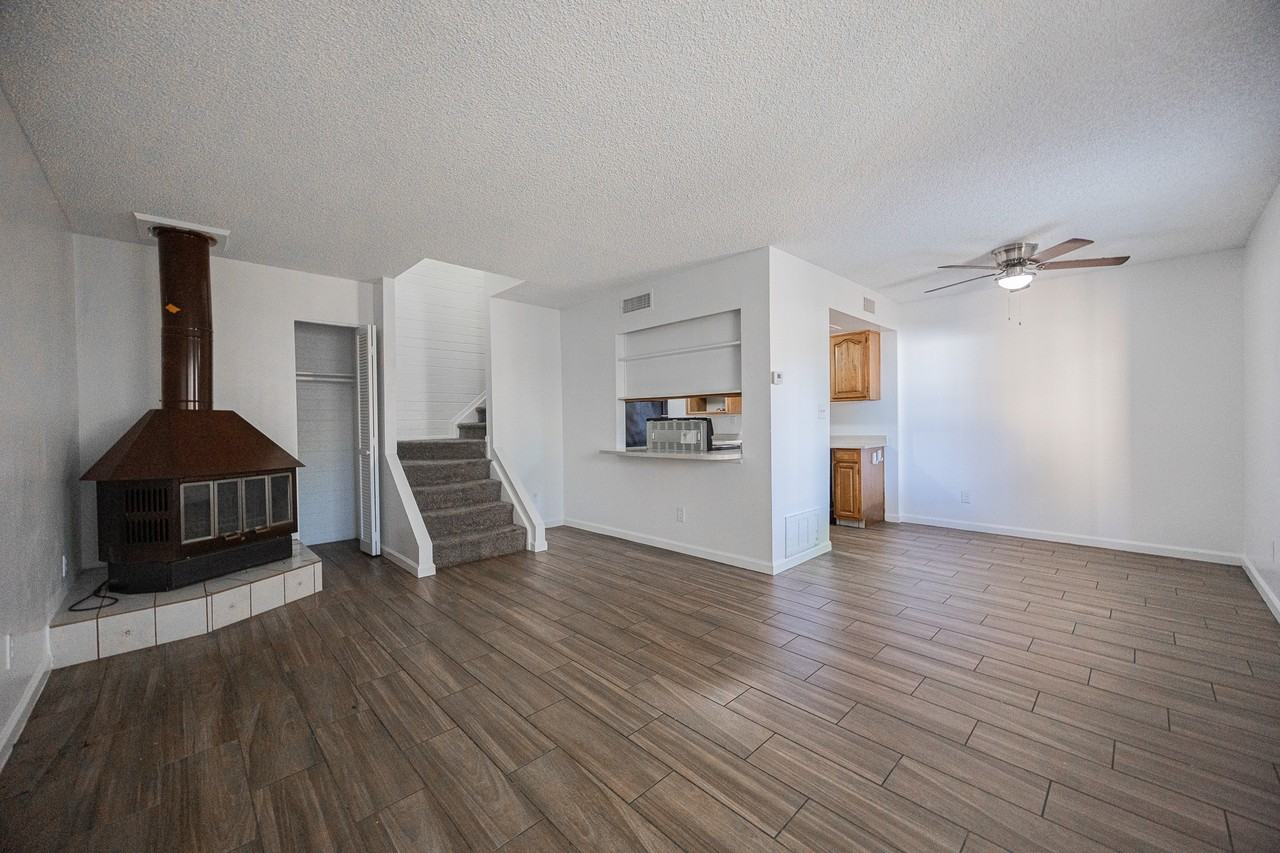 8445 N 34th Ave - Photo 5 of 16