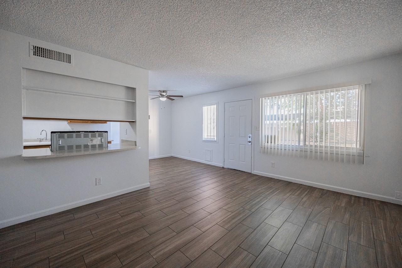 8445 N 34th Ave - Photo 7 of 16