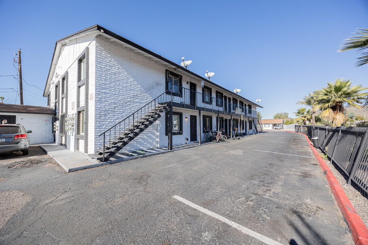 1703 W Mountain View Rd - Photo 3 of 25