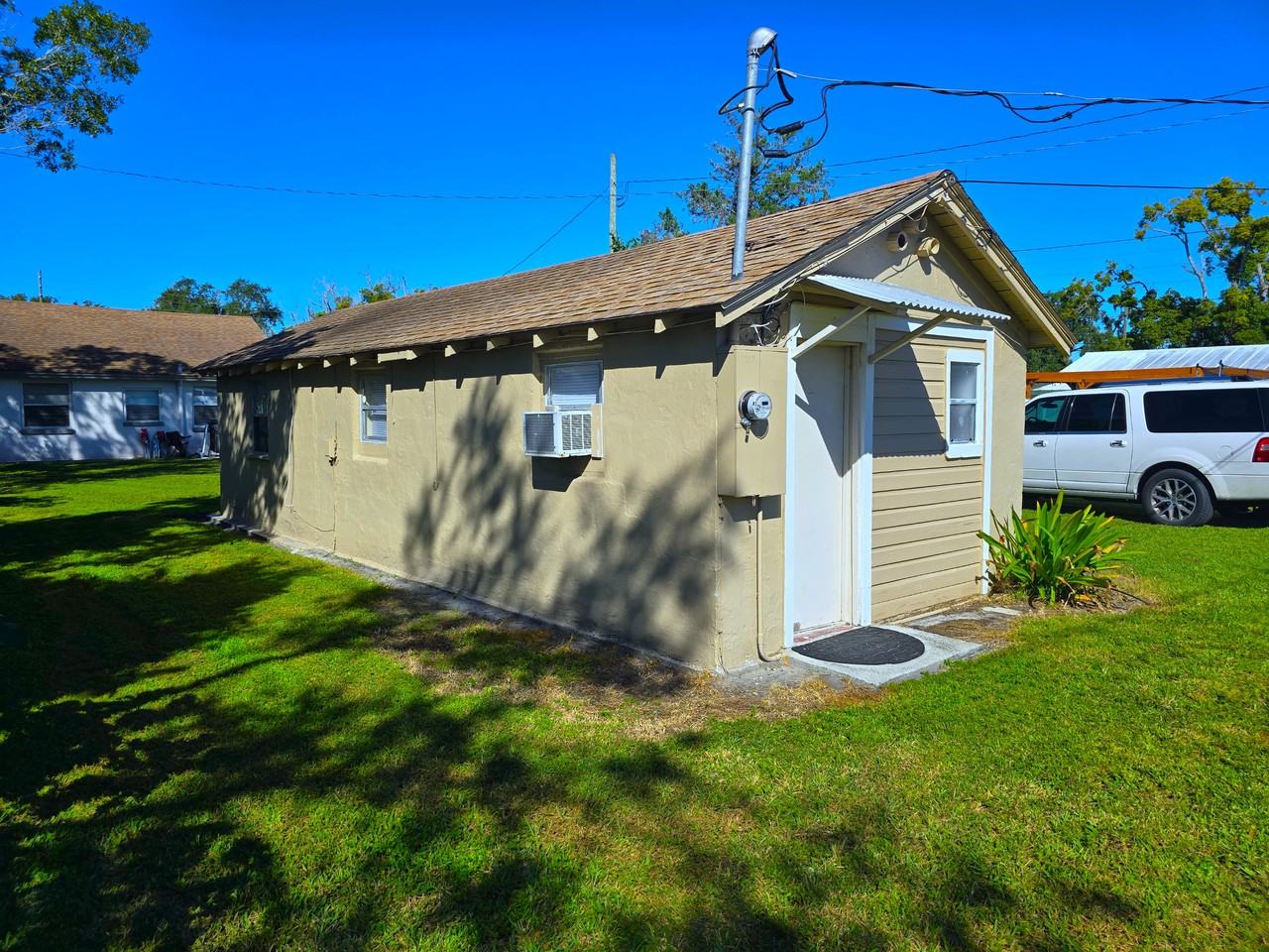 1217 Minnesota Ave - Photo 3 of 17