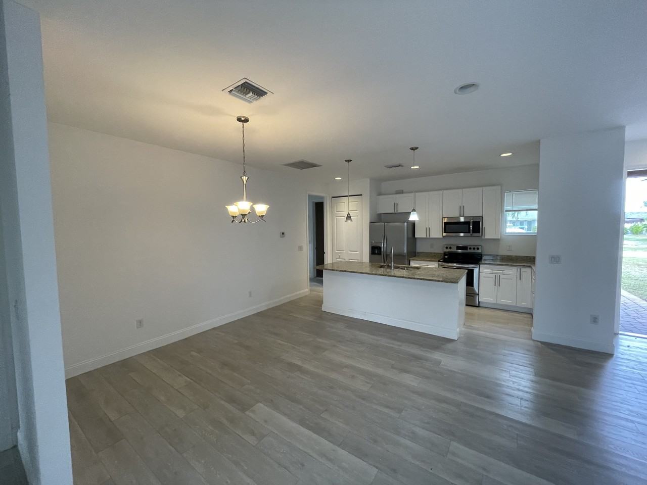 3423 Sw 6th Pl - Photo 5 of 22