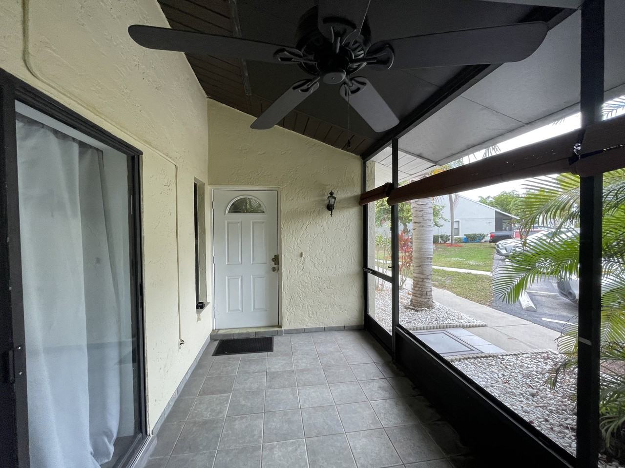 1432 Sw Courtyards Ln #101 - Photo 3 of 20