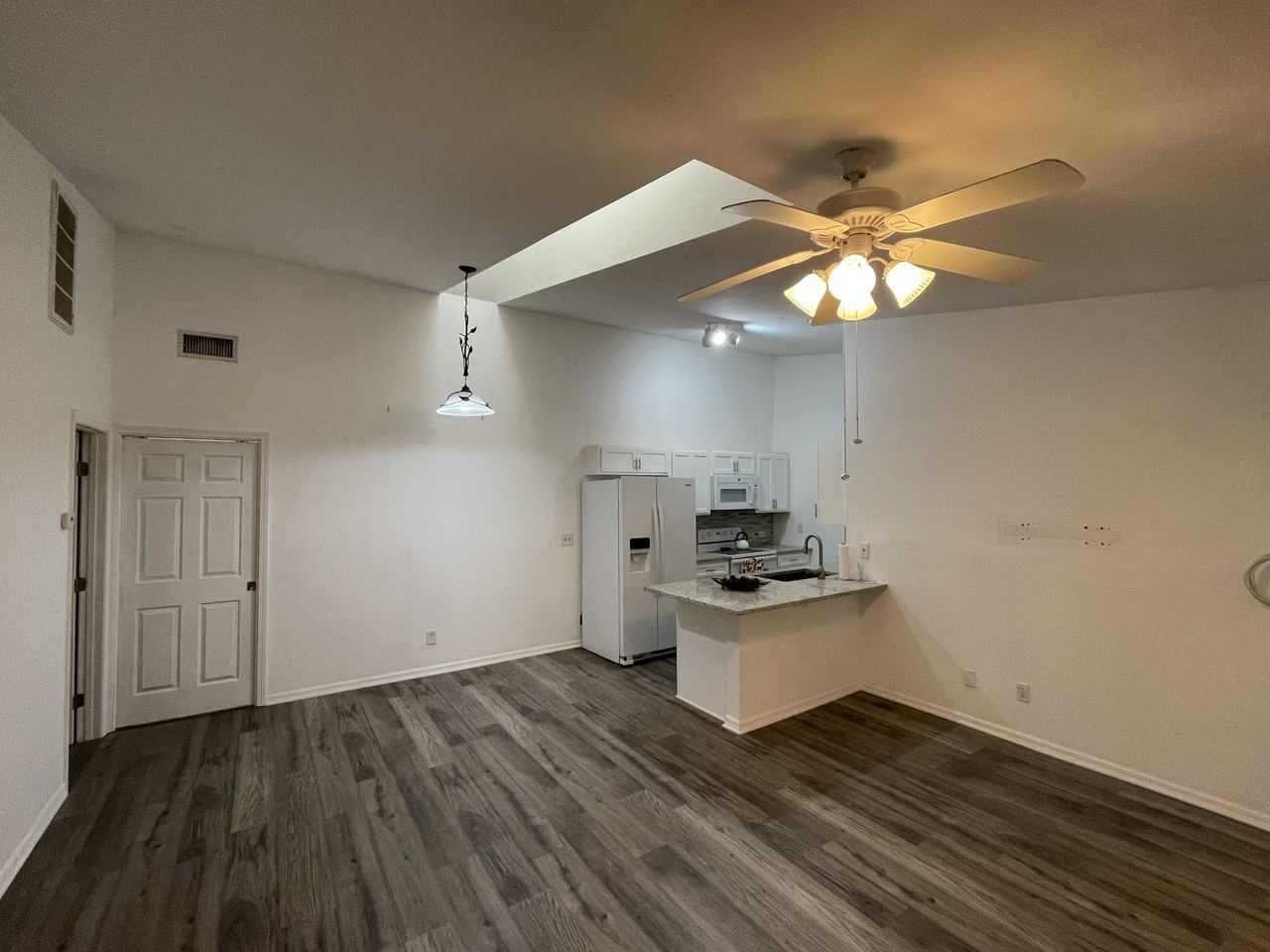 1432 Sw Courtyards Ln #101 - Photo 7 of 20