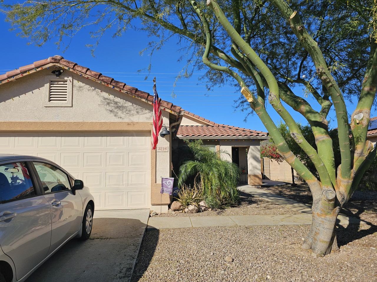 3216 W Mark Ln - Photo 2 of 27