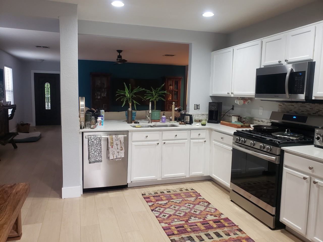 3216 W Mark Ln - Photo 6 of 27