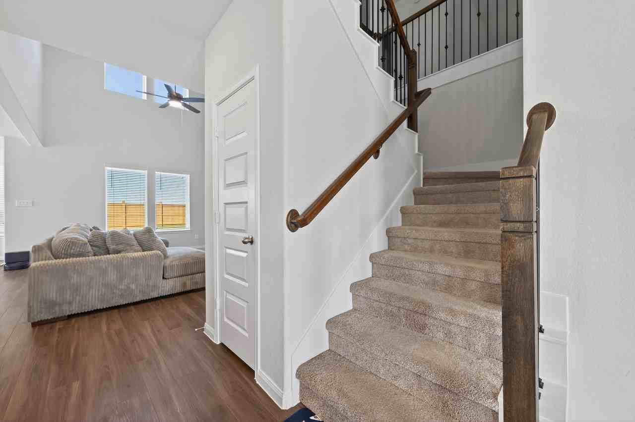 3025 Waxwing Dr - Photo 6 of 28