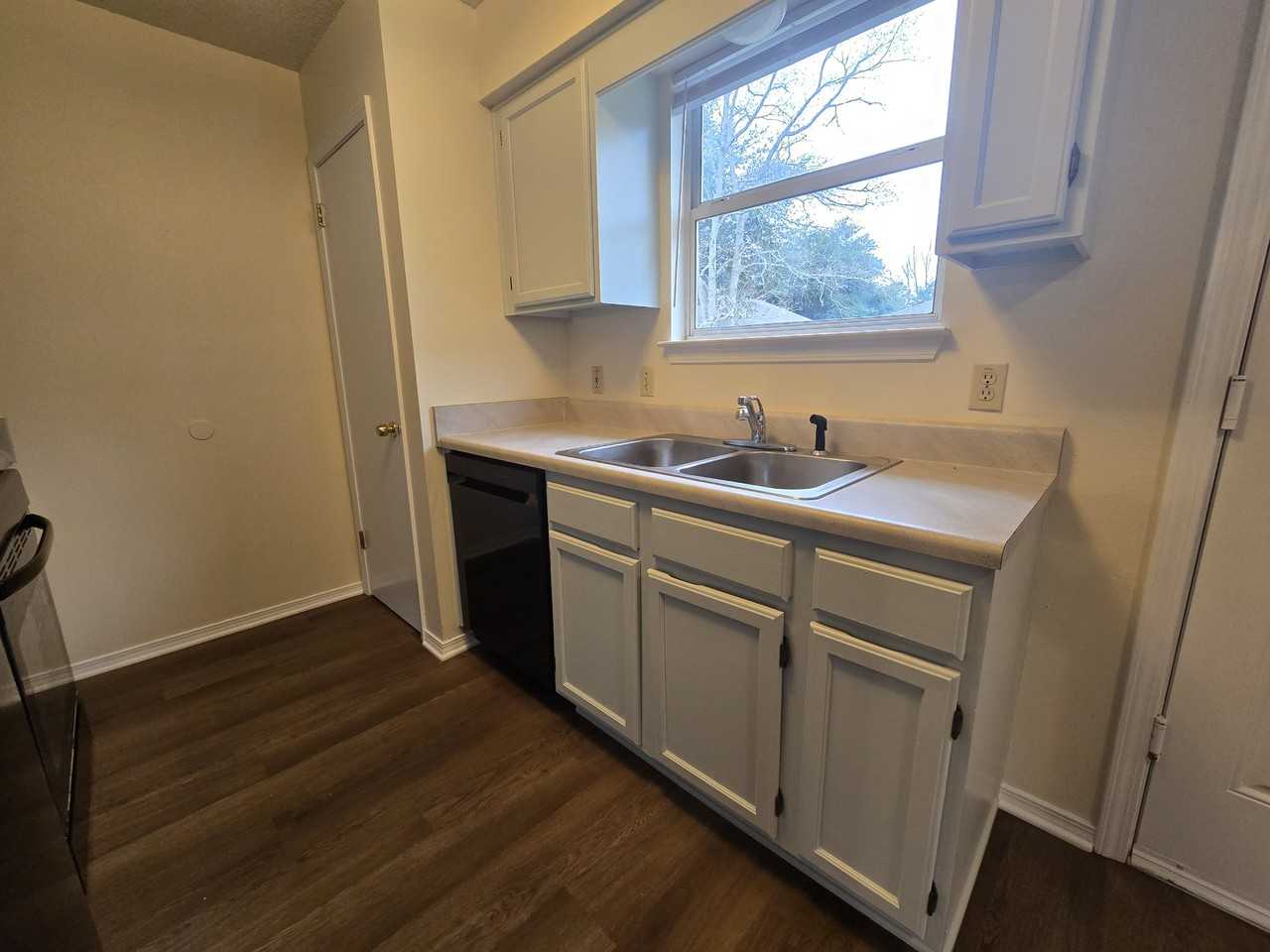 409 Shadow Way Ln - Photo 7 of 16