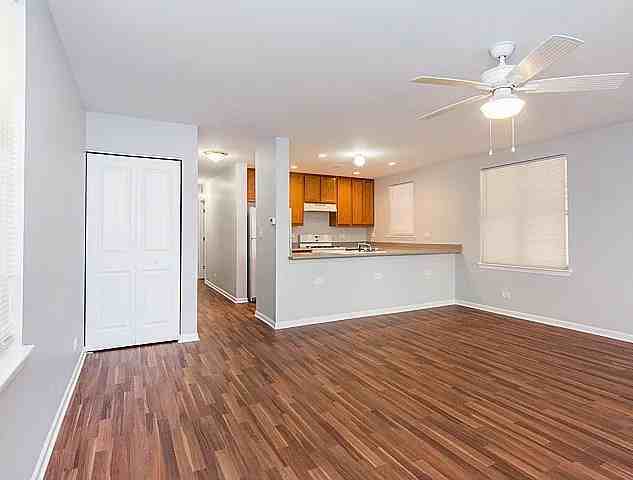 641 W Division St #13A - Photo 4 of 11