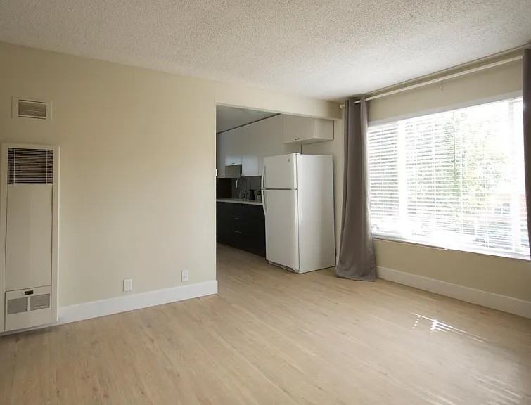 650 S 8th St #14 - Photo 5 of 10