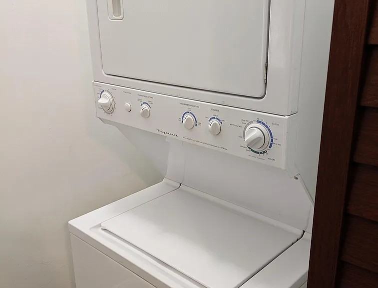 2324 W 25th St #2E - Photo 6 of 8