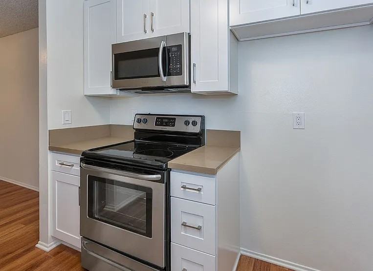 8650 Gulana Ave - Photo 3 of 15