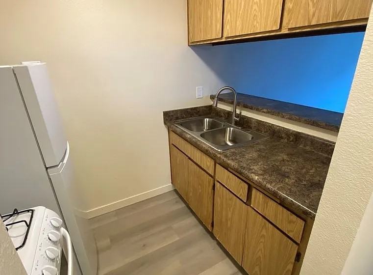 10231 Pinewood Ave #5 - Photo 4 of 8