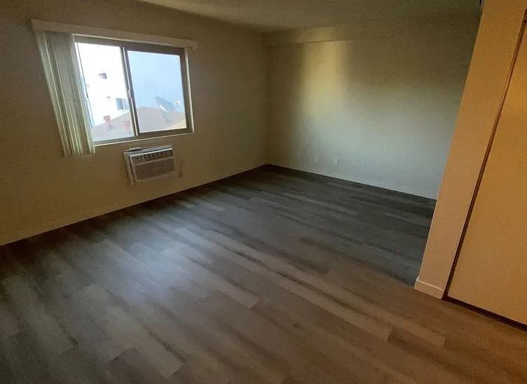 10231 Pinewood Ave #5 - Photo 6 of 8