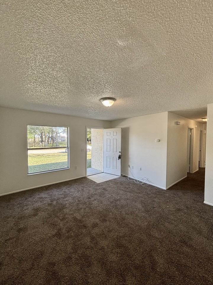 5788 Ne 15th Ave - Photo 3 of 16