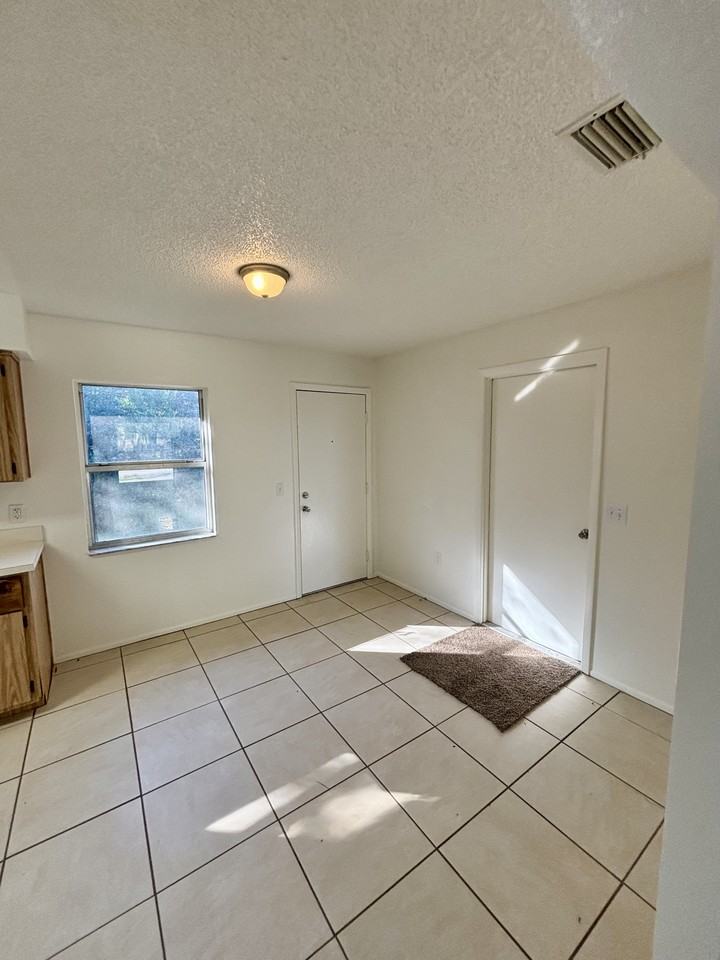 5788 Ne 15th Ave - Photo 5 of 16