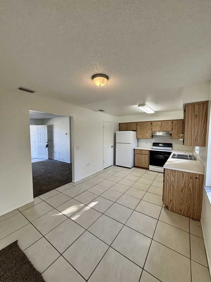 5788 Ne 15th Ave - Photo 6 of 16