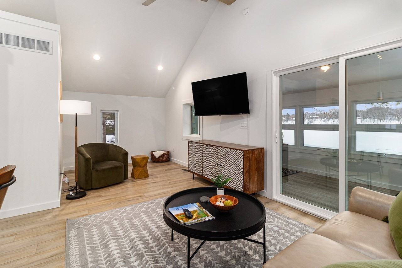 1814 W Hansen Rd - Photo 5 of 17