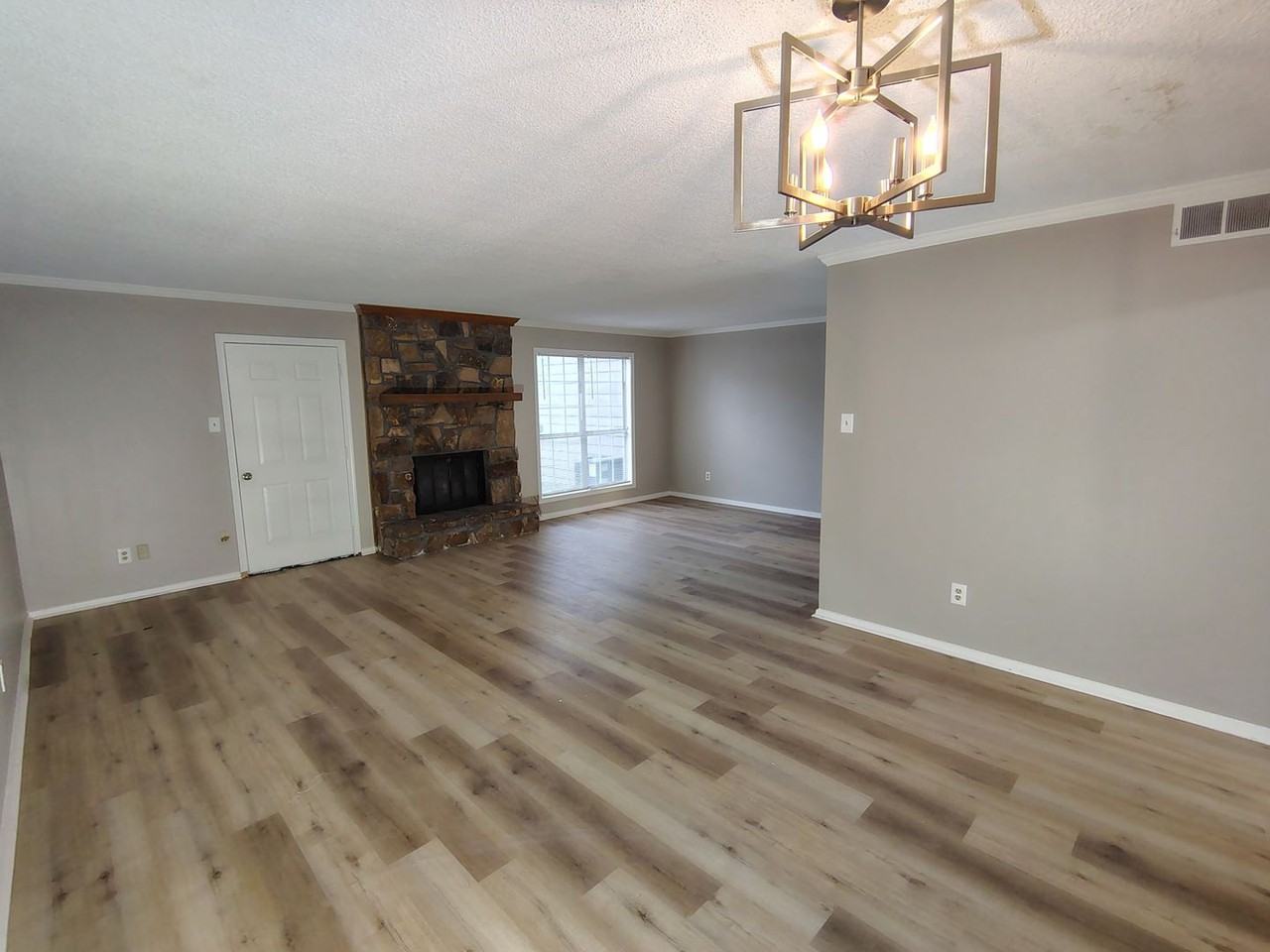 2782 W Hickory Blf - Photo 2 of 8