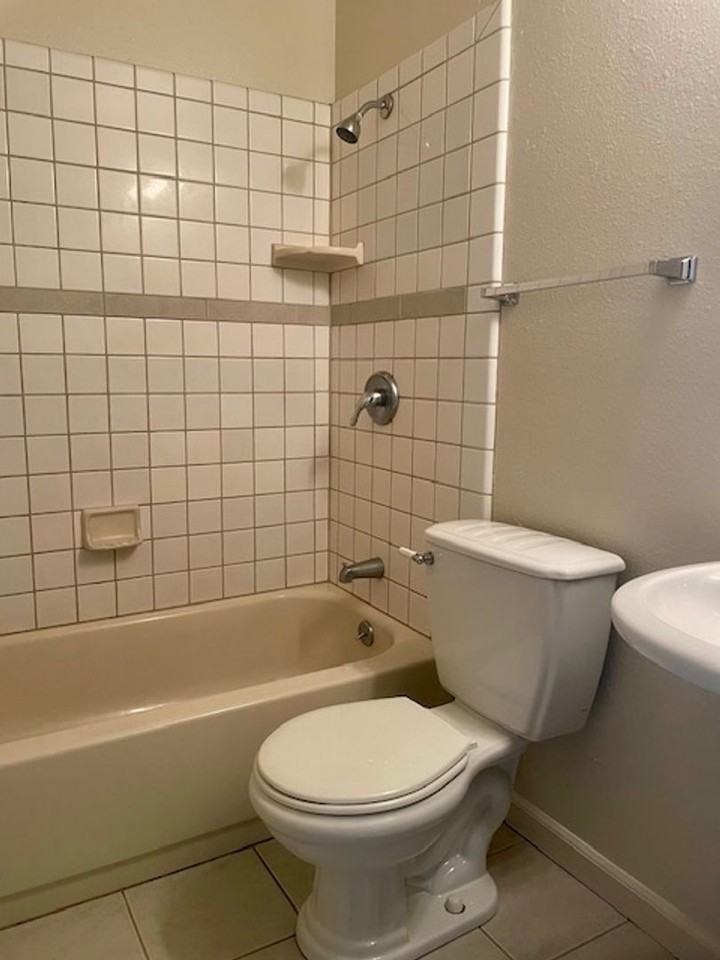 1023 Topaz Ct - Photo 6 of 13