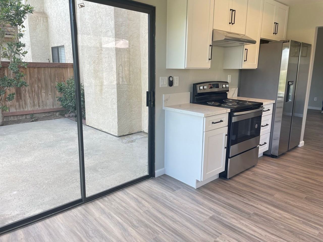 2323 Summerhill Dr - Photo 4 of 18