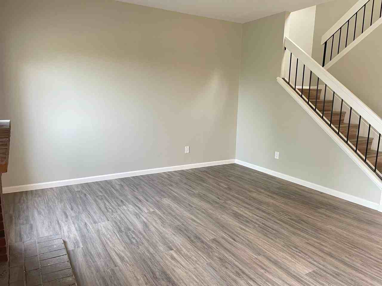 2323 Summerhill Dr - Photo 7 of 18