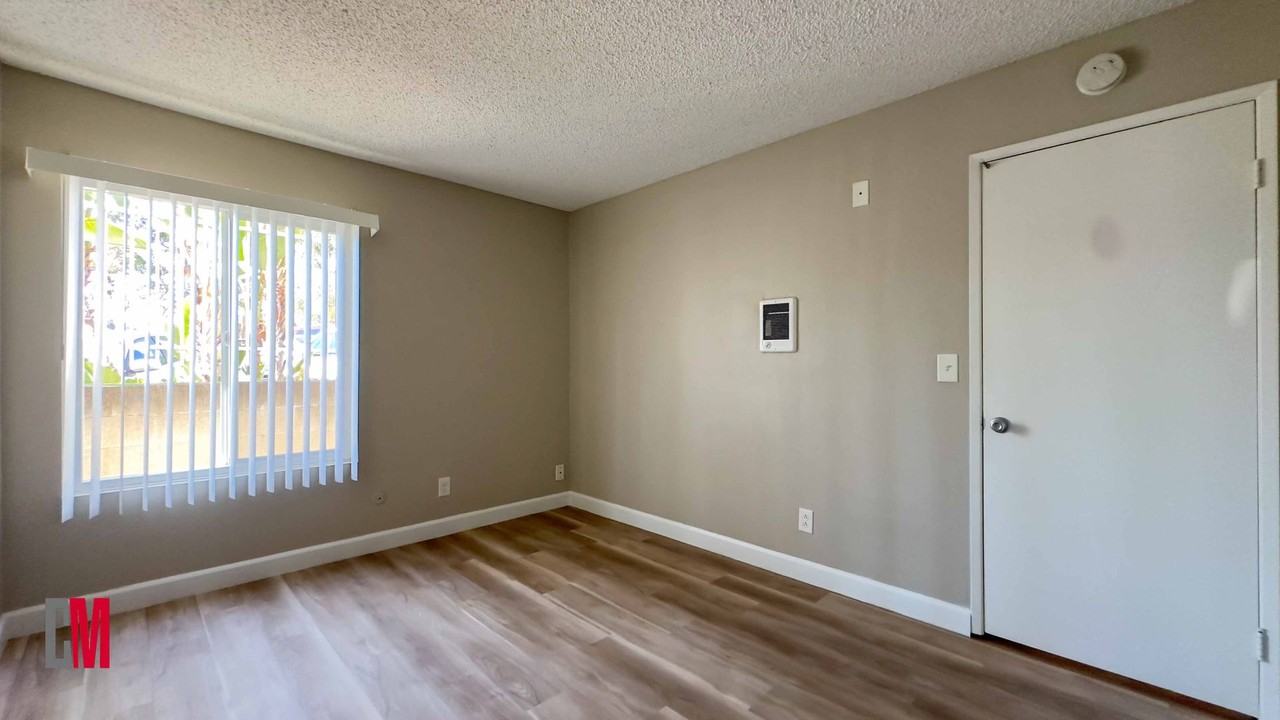 DL University Gardens - Photo 7 of 29