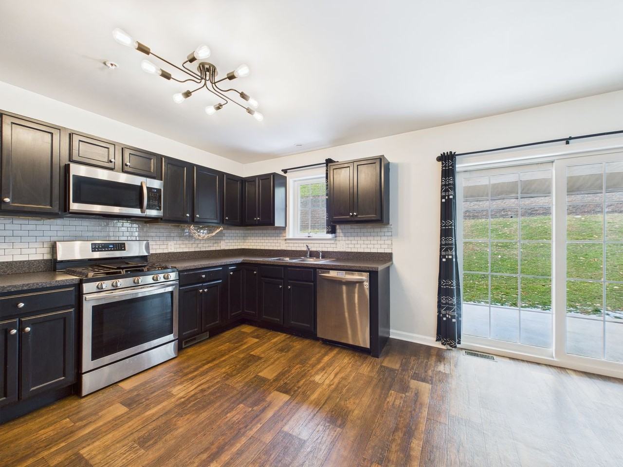 115 Frank S Brown Blvd - Photo 5 of 27