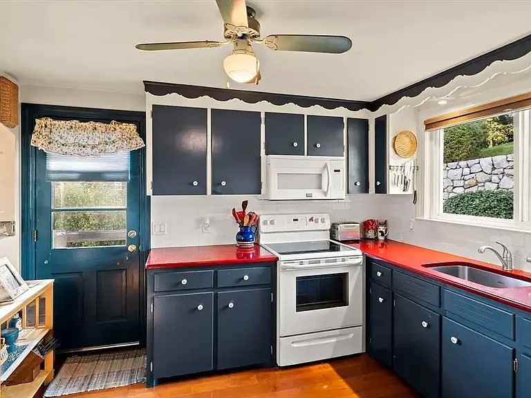 44 Main St - Photo 2 of 17