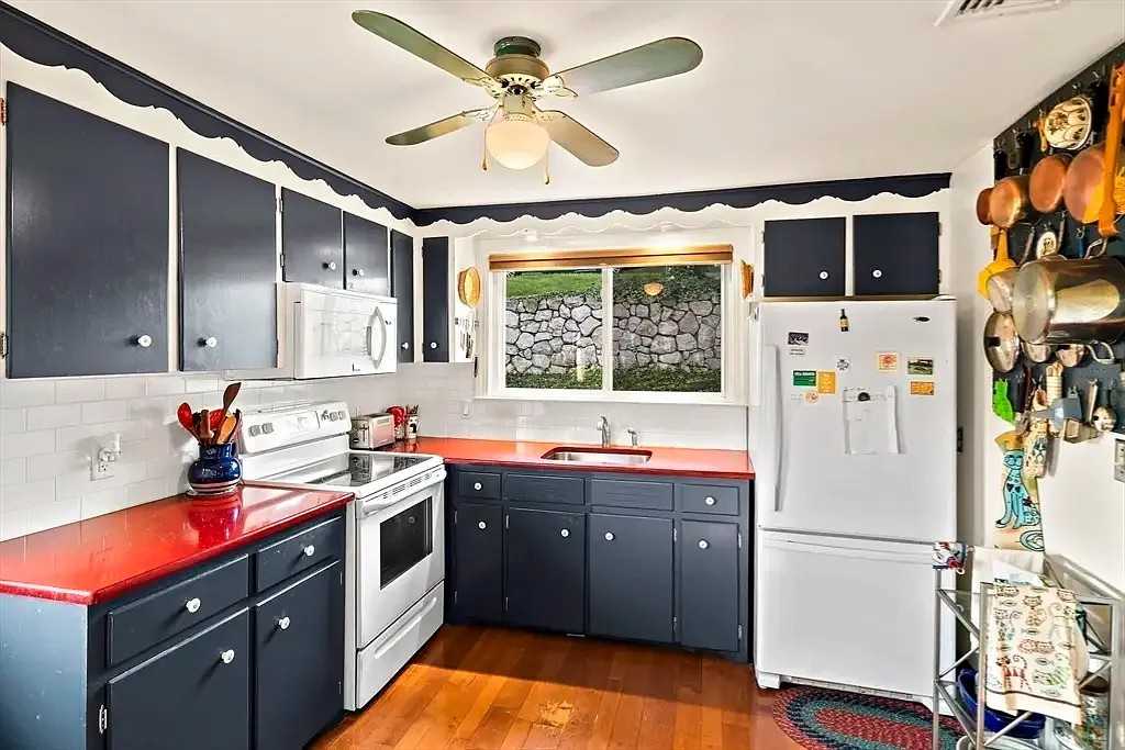 44 Main St - Photo 3 of 17