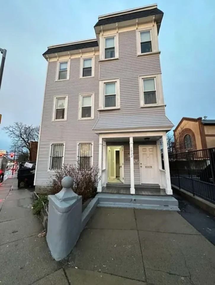 1922 Columbus Ave #2 - Photo 7 of 20