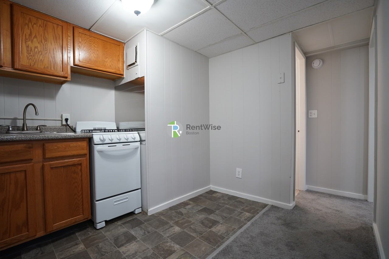 222 South St #B - Photo 4 of 12