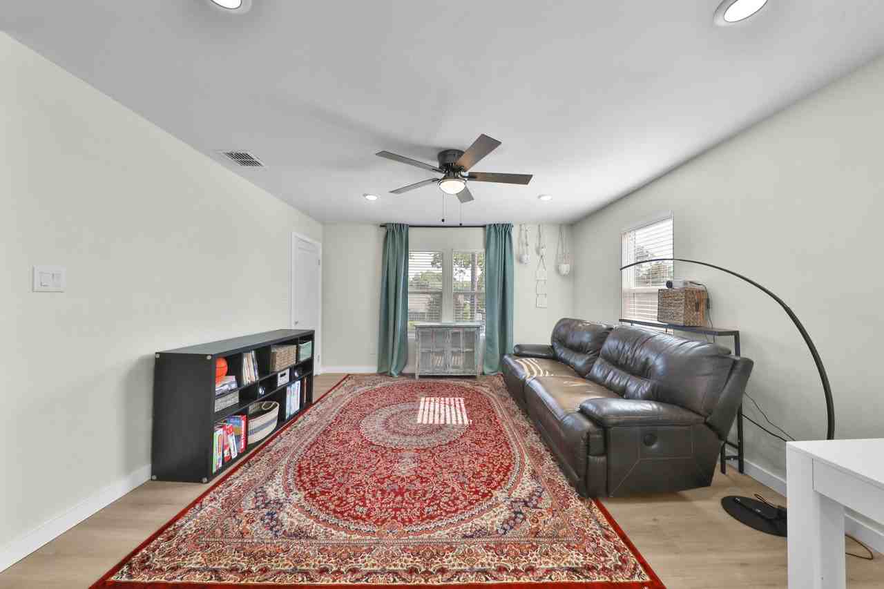 315 W Norwood Ct #1 - Photo 3 of 11