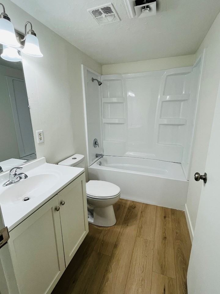 Titan Pointe Apartments - Photo 4 of 12