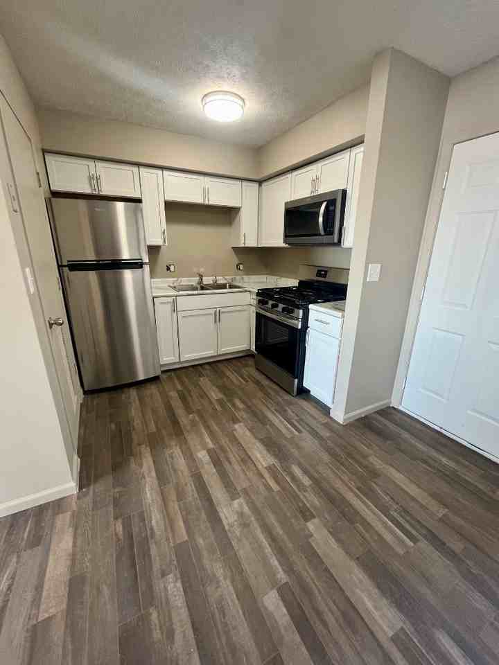 Titan Pointe Apartments - Photo 6 of 12