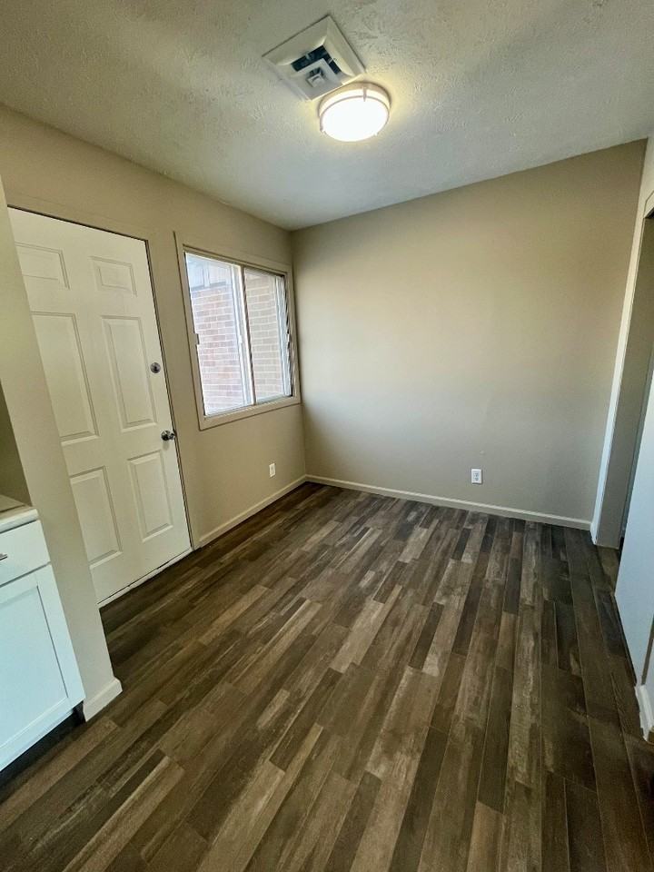 Titan Pointe Apartments - Photo 7 of 12