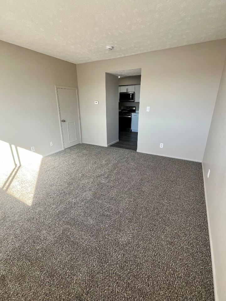 Titan Pointe Apartments - Photo 4 of 8