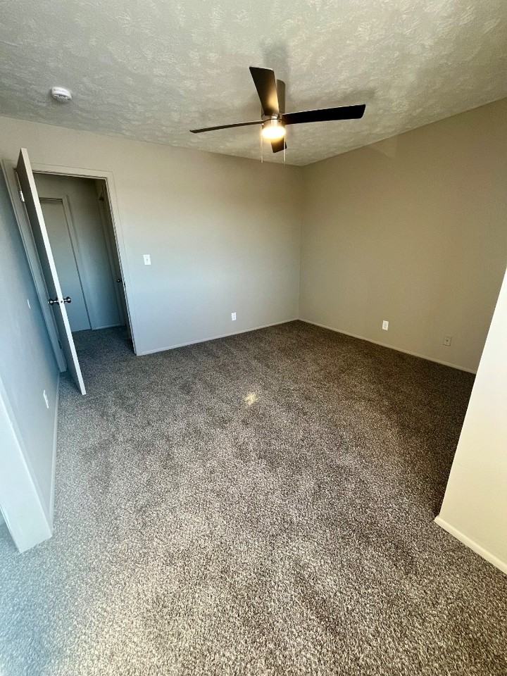 Titan Pointe Apartments - Photo 6 of 8