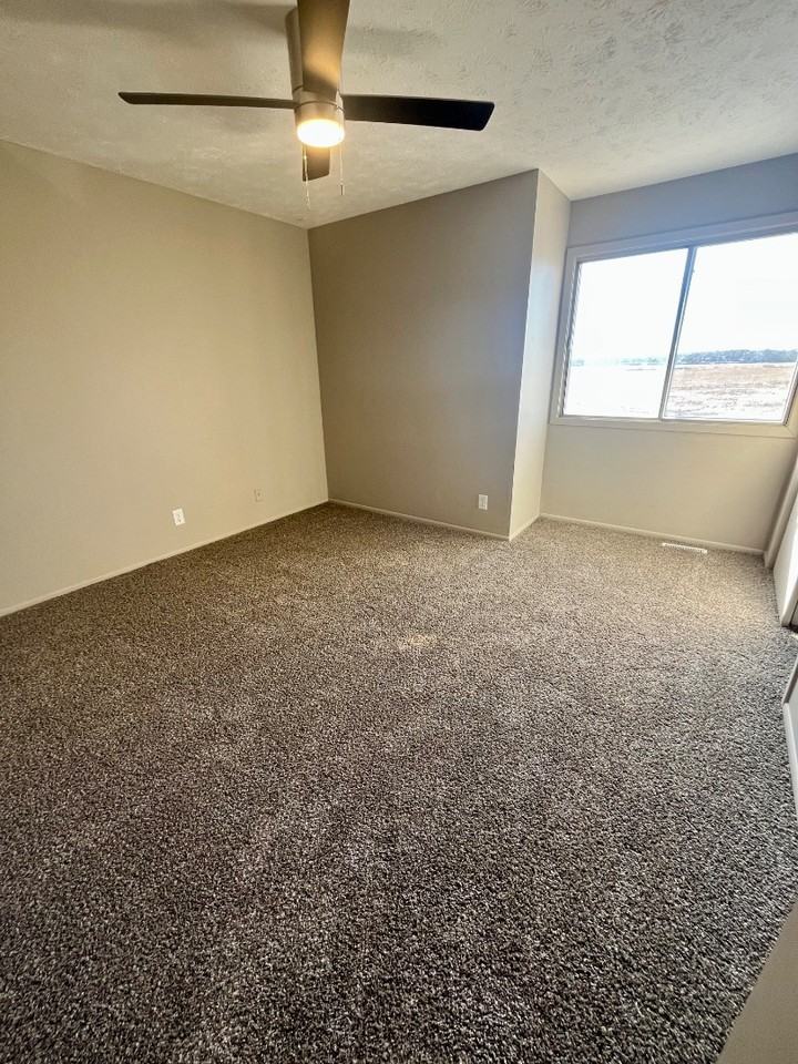 Titan Pointe Apartments - Photo 7 of 8