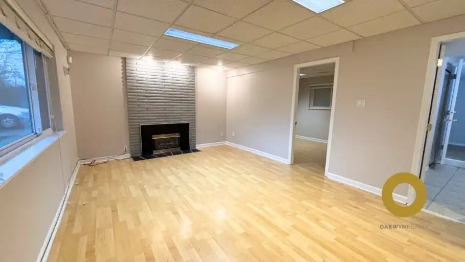 10560 Seaway Rd - Photo 3 of 11